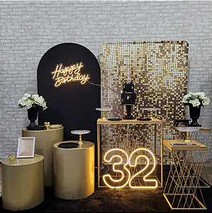 Alugue Tema Para Festa Decoração Preto com Dourado Tecido ( Modelo 1 )