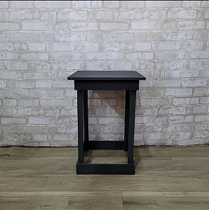 Alugue Mesa Vazada Quadrado Preto P