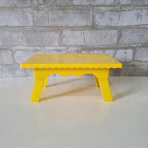 Alugue Mesinha de Doce Amarelo