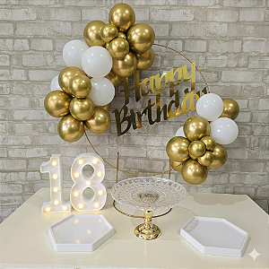 Alugue Tema Para Festa na Mesa Decoração Happy Dourado com Branco