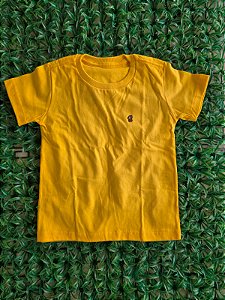 Camiseta básica amarelo ouro