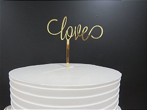 TOPO DE BOLO LOVE COM LINHAS EM ACRÍLICO