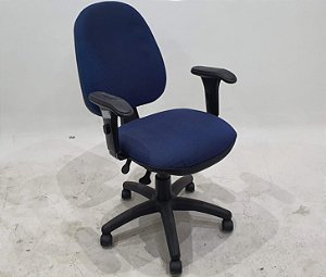 Cadeira de Escritório Diretor Sky Usada c/ Regulagem BackSystem Cor Azul