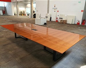 Mesa de Reunião 3,80 x 1,65 Tampo Amadeirado C/ Caixa Elétrica