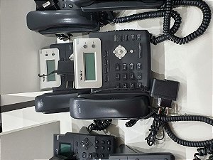 Kit 2 und. Aparelho Telefone IP Yealink SIP-T20P Preto Usado