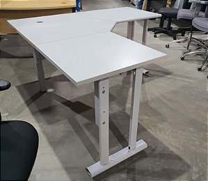 Mesa de Escritório Em L tipo Delta 165x165cm Cor Platina