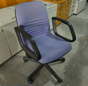 Cadeira de Escritório Usada Giroflex Concha Giratória Azul Clara Elevação de Altura do Assento