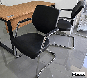 Kit com 2 und. Cadeira Usada Flexfrm Estrutura Contínua Fixa Cromada c/ Braços