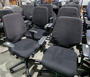 Cadeira de Escritório Usada Flexform Erme/Roma Diretor Encosto Alto -Tecido Preto ( Venda No Estado)