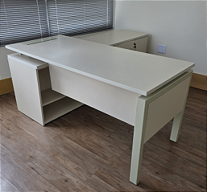 Mesa Presidente Usada Base Dir Armário 2 Portas c/ Estante e Gaveteiro 1,90x1,60m- Cor Ovo