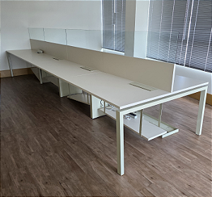 Estação de Trabalho Usada 8 Lugares 5,20x1,40m c/ Divisor Caixa Elétrica e Base CPU - Cor gema de Ovo