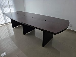 Mesa de Reunião Tampo Duplo 36mm 3,00m x 1,20m c/ Tampa Basculante s/ cx tomadas Pé Painel Duplo