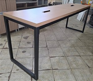 Mesa Bancada Alta Tampo Amadeirado c/ 2 Power Box- 2,80m x 0,80m x 1,12m (Comp/Prof/Alt)