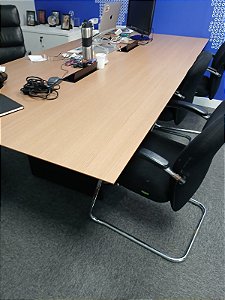 Mesa de Reunião 2,40m x 1,20m Tampo 36mm Amadeirado c/ 2 Power Box
