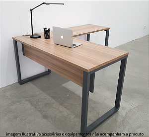 Mesa de Escritório c/ Mesa Complemento em L Tampo 25mm 1,34m x1,50m Pé Quadro Tubon 30x50mm