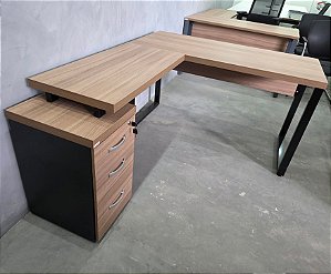 Mesa Gerente + Mesa Complemento c/ Gaveteiro 1,34x1,64m Pé Requadro em Aço Tampo Encabeçado 40mm M134/60 P40TUB NL/PR