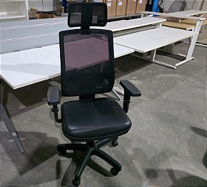 Cadeira Usada Brizza Presidente Encosto c/ Encosto de Cabeça Apoio Lombar Braços 3D