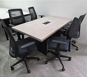 Conjunto Sala de Reunião Usada Mesa 1,60m x 0,90m c/ Caixa Elétrica + 5 Cadeiras *Ganhe Painel de Parede de Brinde*