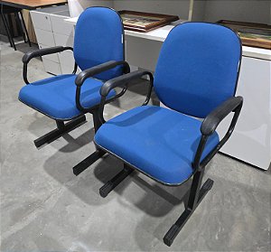 KIt 2 und. Cadeira Fixa com Braços * Pequena avaria no Assento*