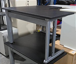 Mesa de Escritório em L Usada Tampo 25mm Preto 1,25m x 1,25m Base em Aço