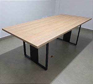 Mesa de Reunião 2,00m x 0,90m Tampo Encabeçado 30mm Macadâmia Base Metálica Quadro