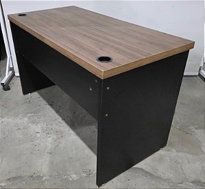 Mesa de Escritório Usada 1,20x0,60 Pé Painel 25mm Gavetas Tampo Encabeçado 36mm