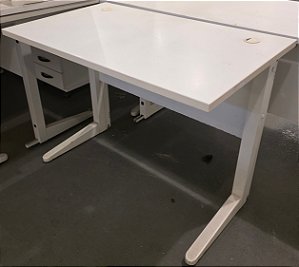 Mesa de Escritório Usada Tampo 25mm Branco 1,00m x 0,60m Base em Aço