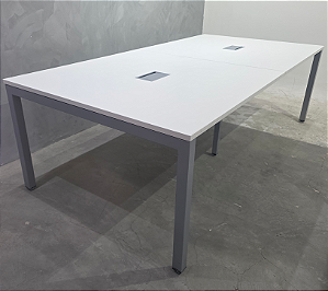 Mesa de Reunião 8 Posições Tampo 25mm c/ 2 PowerBox Base em Aço - 2,40m x 1,20m x 0,74m (Larg/Prof/Alt)