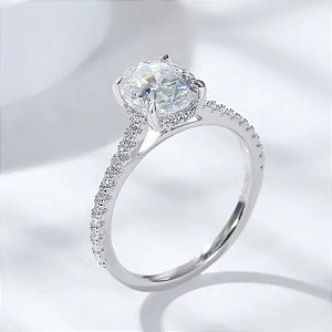 Anel Oval Moissanite Cravejado