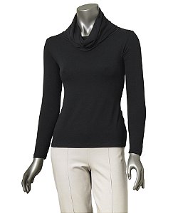 BLUSA PRETA COM GOLONA