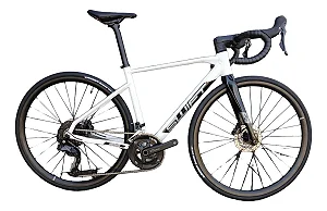 BICICLETA SWIFT ENDURAVOX COMP BRANCO/PRETO 2025 TAM - 51 CM