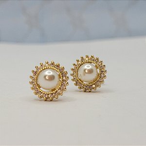Brinco cravejado com pérola