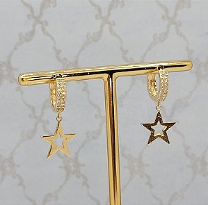 Argolinha cravejada com pingente de estrela