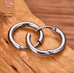 BRINCO ARGOLA TITÂNIO LISA (PAR)