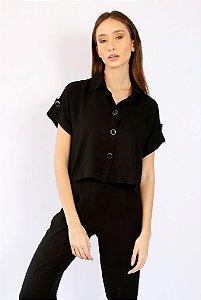 Camisa ampla cropped com martingale preta
