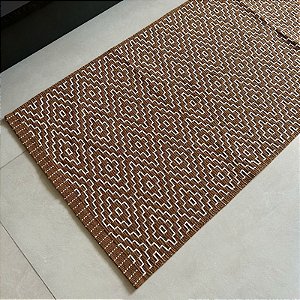 Tapetinho & Passadeira Home Caramelo Bordado Cru