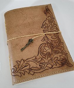 Caderno de Viagem em Couro Bordado Flores