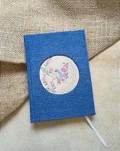 Caderno Bordado Pássaro com Rosas