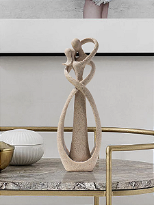 Decoração Criativa de Casa Estilo Nórdico: Escultura de Casal Abraçando
