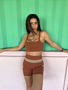 conjunto marrom e cappucino