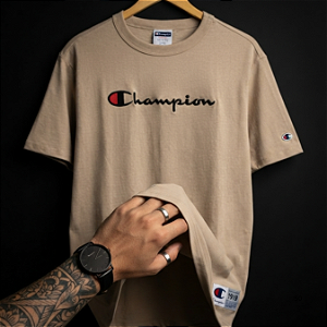 Camiseta Champion Life Script Logo Emb Dark Khaki