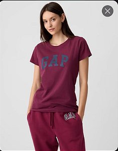 Camiseta Feminina GAP Logo Classic Vinho – T-Shirt Manga Curta - M
