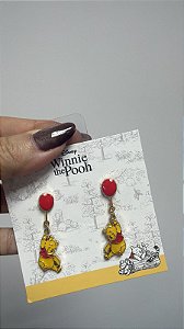 Brincos Disney Ursinho Pooh com Balão Vermelho – Winnie the Pooh Dourado