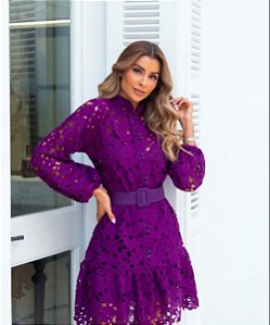 Vestido Curto de Renda Winnie Uva