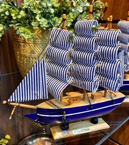 Caravela de Madeira Artesanal, feito a mão.