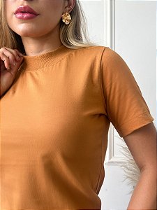 TSHIRT FEMININA ALGODÃO GOLA ALTA CARAMELO