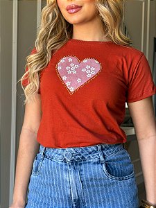 TSHIRT FEMININA ALGODÃO  CORAÇÃO FLORZINHAS / TERRA COTA