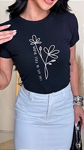 TSHIRT FEMININA ALGODÃO FLOR RAMO PONTO DE LUZ / PRETA