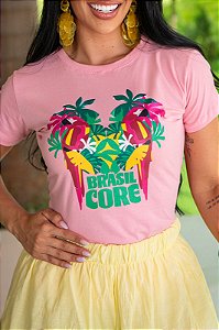 TSHIRT FEMININA ALGODÃO BRASIL CORE ARARA / ROSA CLARO