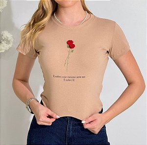 TSHIRT FEMININA ALGODÃO FLOR VERMELHA COM APLICAÇÃO / NUDE